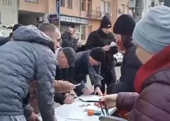 Mobilizohen studentët në Serbi, nis mbledhja e nënshkrimeve për zgjedhje të parakohshme parlamentare