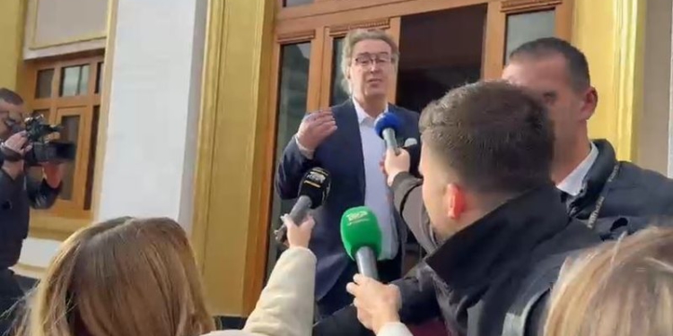“Ervini është djalë flori por…”/ Deputetët e PD të “frikësuar”, kyçin gojën për lëvizjen e Salianjit