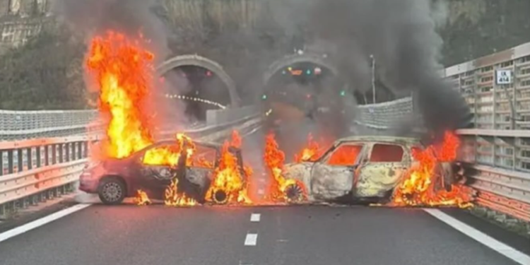 Grabitje si në filma, sulmohet autoblindi në mes të autostradës, vidhen dy milionë euro