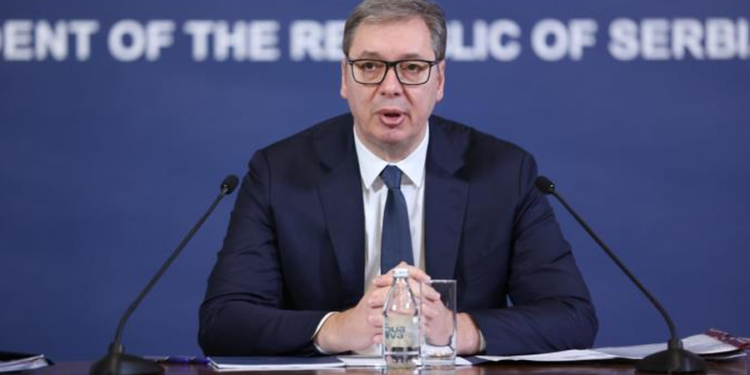 “Rafineria e NIS mbyllet sot”, Vuçiç i drejtohet kombit: Serbia vuan, rusët dhe amerikanët shohin interesat e tyre