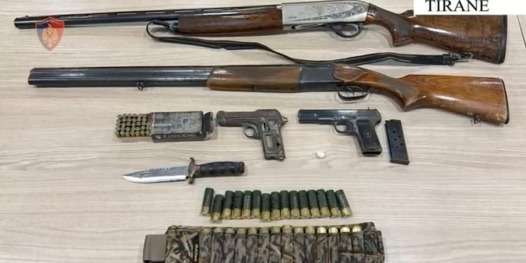 Me armë në makinë dhe në banesë, dy ‘gjahtarëve’ iu zbulohet edhe drogë