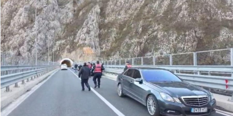 Del foto, kush është nipi i Nehat Kullës që i dha fund jetës në Klos