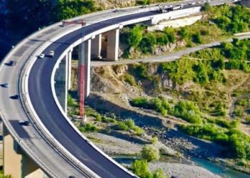 E rëndë në Mat, hidhet nga ura 150 metra 39-vjeçari. Viktima, nip i Nehat Kullës