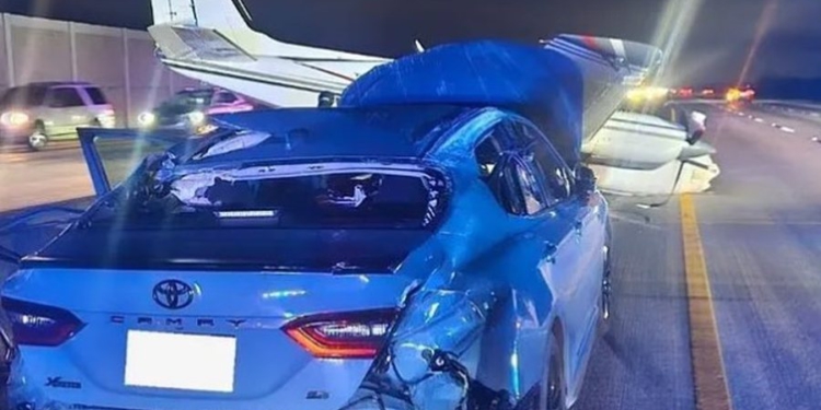 VIDEO / Avioni bën ulje emergjente në mes të autostradës, përplaset me një automjet
