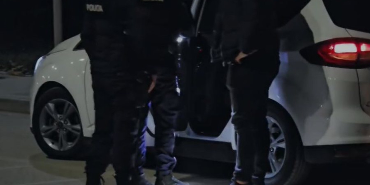 “Zbarkon” në Vlorë FNSH-ja, kontrolle të befasishme në banesa dhe akse rrugore