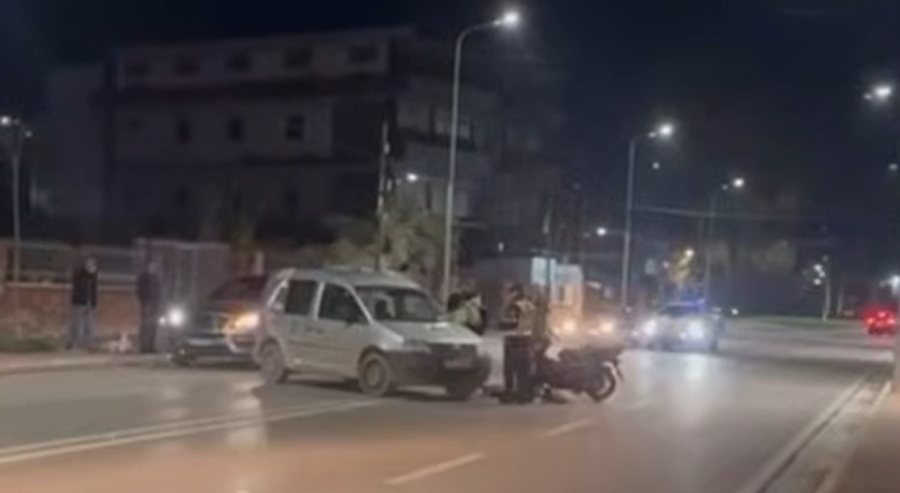 Aksident i rëndë në Lushnjë, makina përplas motorin, drejtuesi niset me urgjencë drejt spitalit