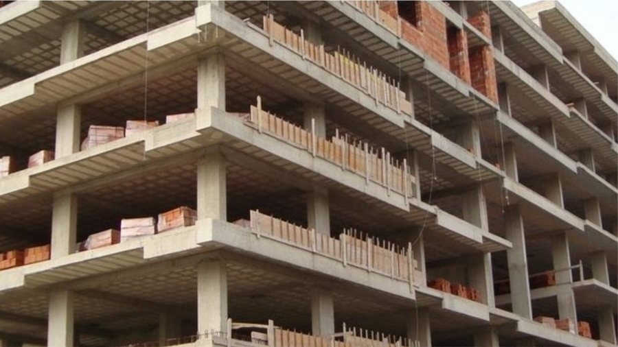 Hidrauliku bie nga lartësia në kantier dhe humb jetën, arrestohet administratori i firmës nënkontraktore