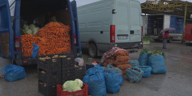 Gjobitja e kompanive që diktuan çmimet e fruta perimeve deri në 115% më të larta, shqetësim i ngritur prej vitesh