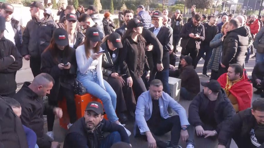 Lapaj mesazh Ramës: Për çdo nismë kundër meje, je në konflikt me familjen time