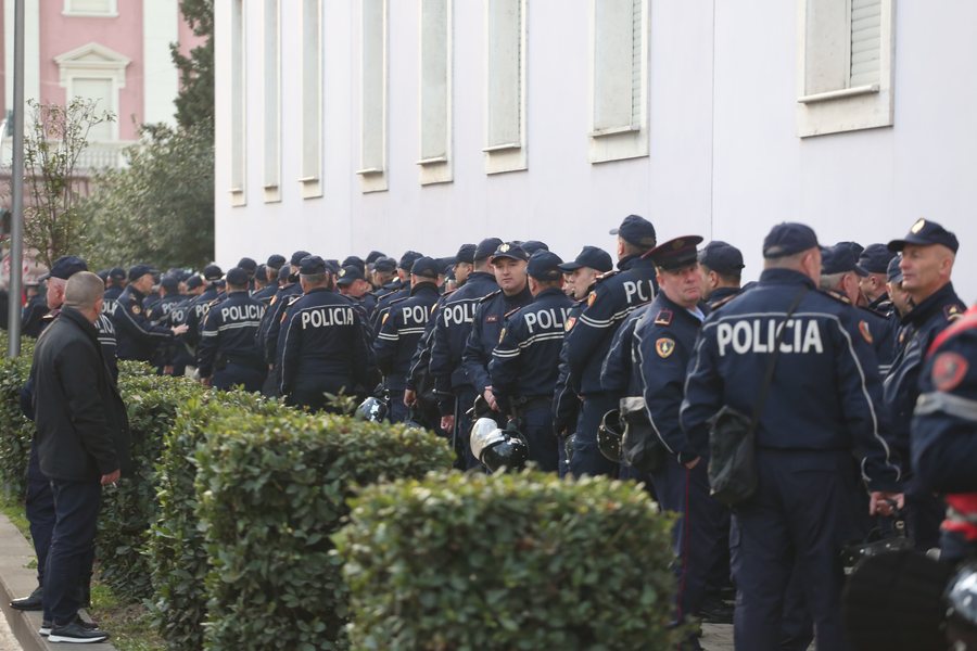 Protesta e Berishës, Policia e përgatitur për çdo skenar, rreth 1300 efektivë në terren
