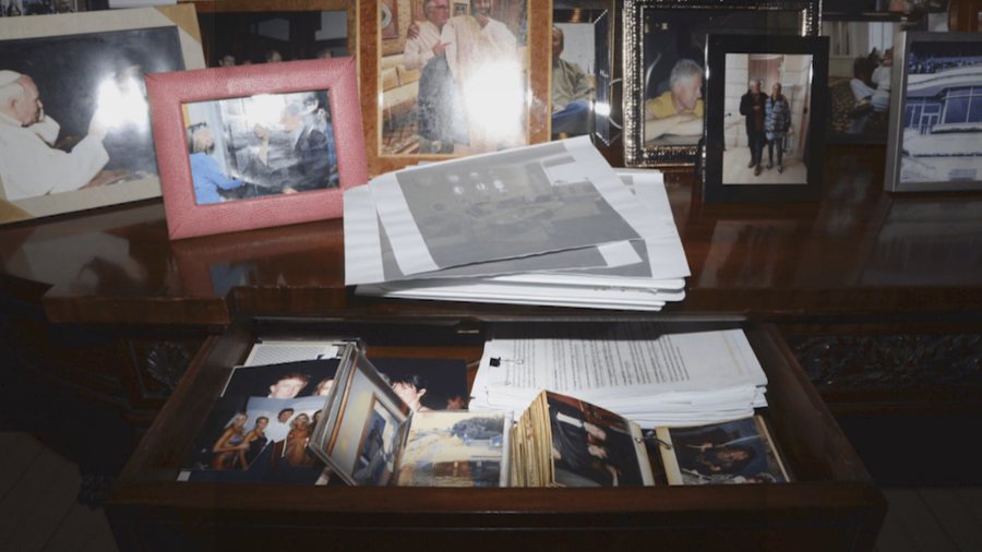 Vendimi pas kritikave nga demokratët, drejtësia e SHBA rikthen publike fotot e “padëshiruara” të Trump