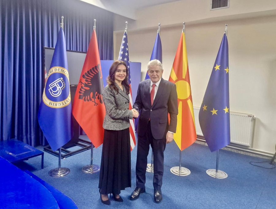 Spiropali nga Shkupi: Shqipja, gjuhë zyrtare në RMV, të respektohet në ligj dhe në praktikë