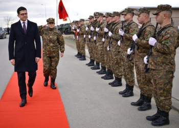 “Shembull profesionalizmi në misionin e NATO-s”, Vengu viziton Forcat e Armatosura shqiptare në Bullgari