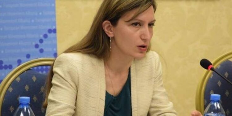 Kanosi një shtetas të huaj, Policia e Tiranës ndalon drejtoreshën e Ministrisë së Brendshme