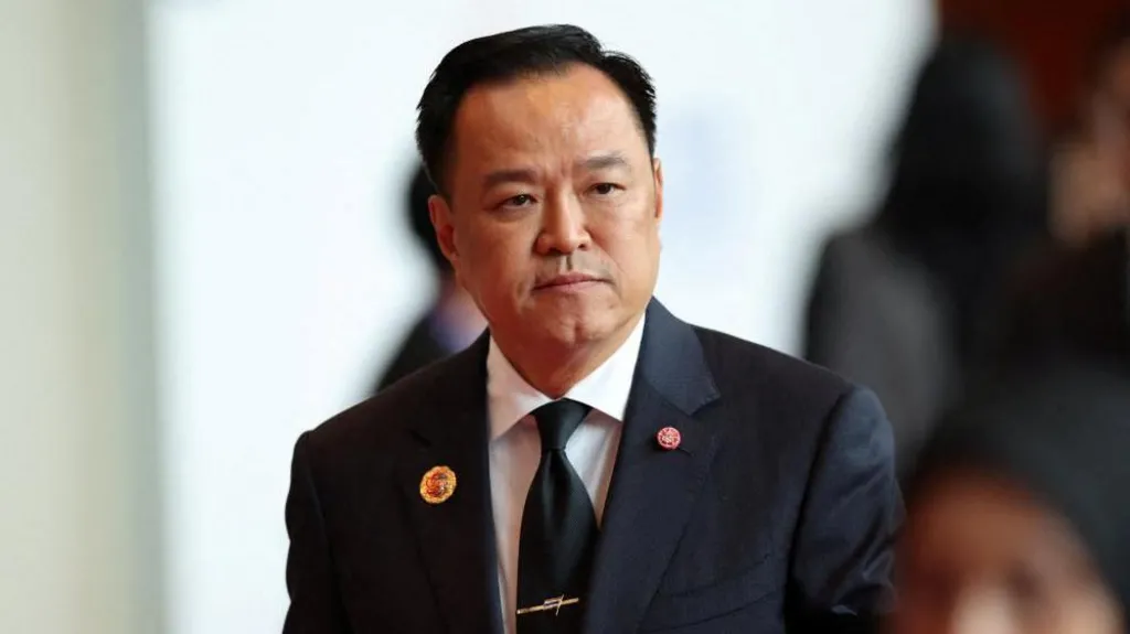 “Kthejmë pushtetin te populli”| Kryeministri i Tajlandës shpërndan parlamentin, zgjedhje brenda 60 ditësh