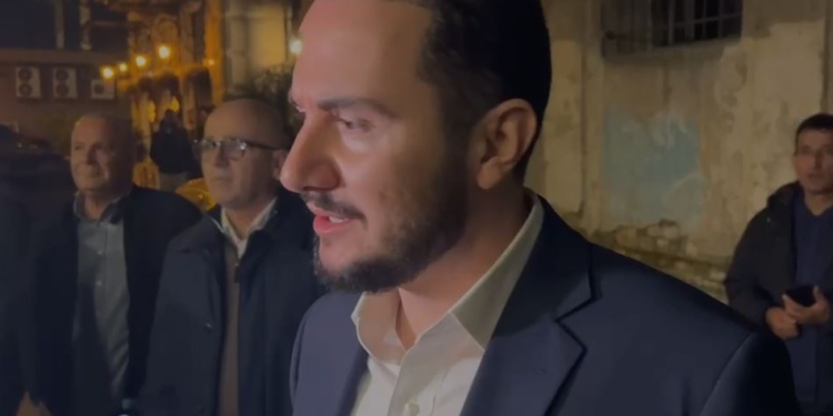 Ervin Salianji para takimit me strukturat në Durrës, mesazh Berishës: PD të kthehet te njerëzit, te kafet