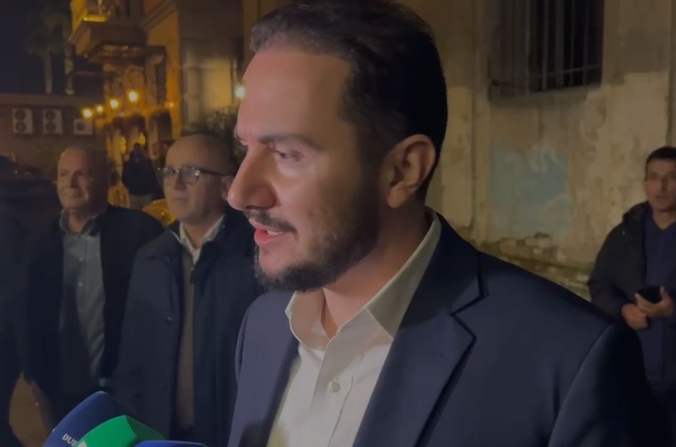 Ervin Salianji para takimit me strukturat në Durrës, mesazh Berishës: PD të kthehet te njerëzit, te kafet