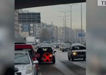 Policia Rrugore shton kontrollet, 136 gjoba për parakalime të rrezikshme brenda 48 orësh