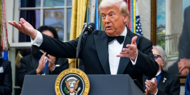 Trump zgjat ndalimin e udhëtimit për 7 vende të tjera përfshirë dhe palestinezët