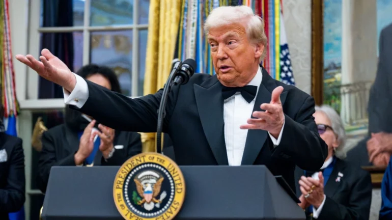 Trump zgjat ndalimin e udhëtimit për 7 vende të tjera përfshirë dhe palestinezët