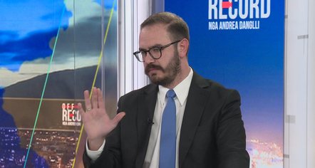 Analisti: Kurti mundi opozitën, Vuçiçin, Ali Ahmetin dhe Ramën, rivalin e tij më të madh