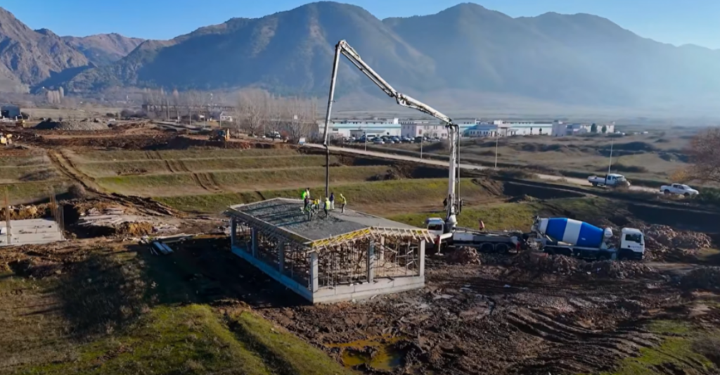 Rama publikon pamjet: Po ndërtohet Qendra e Madhe e Eventeve në Korçë, ‘motor’ i ri kulturor dhe ekonomik për qytetin