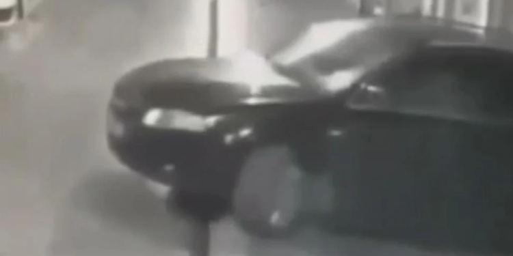 Vrasja e biznesmenit Mondi Mëhalla, pamjet e autorëve teksa dalin nga parkimi (VIDEO)