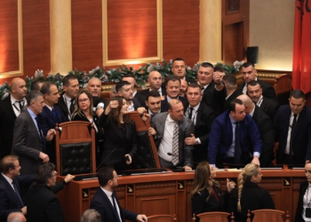 PS kërkoi ‘ndëshkimin’ e 29 deputetëve të PD, mbledhja e “Etikës” shtyhet për të martën