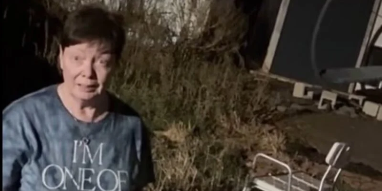 Shokuese/ Njerka mbyll në kafazin e qenit vajzën 22-vjeçare me aftësi të kufizuara! Ulërima, frikë e thirrje për ndihmë (VIDEO)