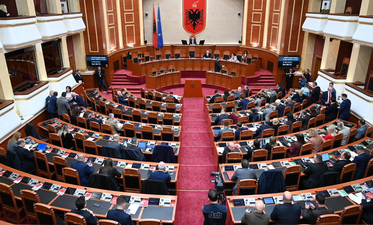 Seancë maratonë/ Kuvendi miraton 13 projektligje, AMF me drejtues të ri, zgjidhet Komisioneri për Mbikëqyrjen e Shërbimit Civil