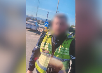 Polici bashkiak dhunon punonjësit e IMT në Vlorë, efektivi i “Rrugores” qëllon me armë