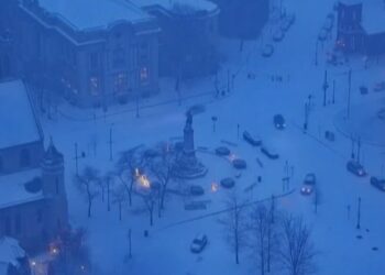 Stuhia e borës, anulohen fluturimet në SHBA! Edhe vendet nordike përfshihen nga një stuhi e fuqishme
