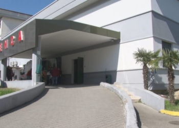 Vrasja e 15-vjeçarit, reagon Spitali i Durrësit: Nuk kanë ikur dritat kur është operuar