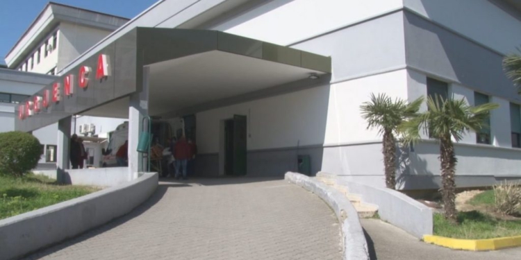 Vrasja e 15-vjeçarit, reagon Spitali i Durrësit: Nuk kanë ikur dritat kur është operuar