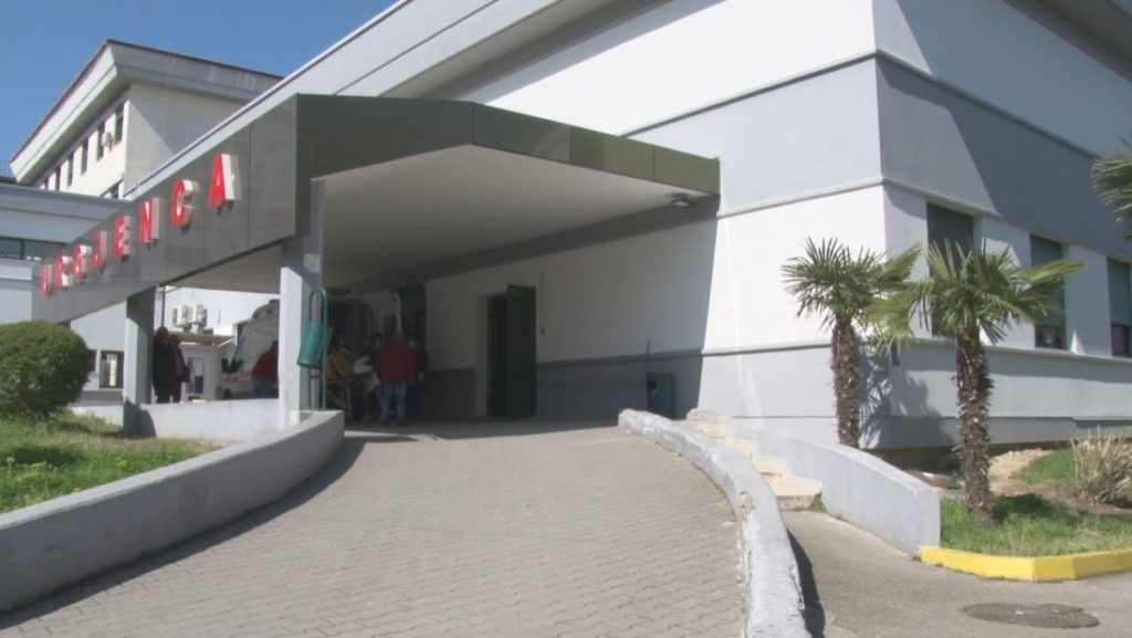 Vrasja e 15-vjeçarit, reagon Spitali i Durrësit: Nuk kanë ikur dritat kur është operuar