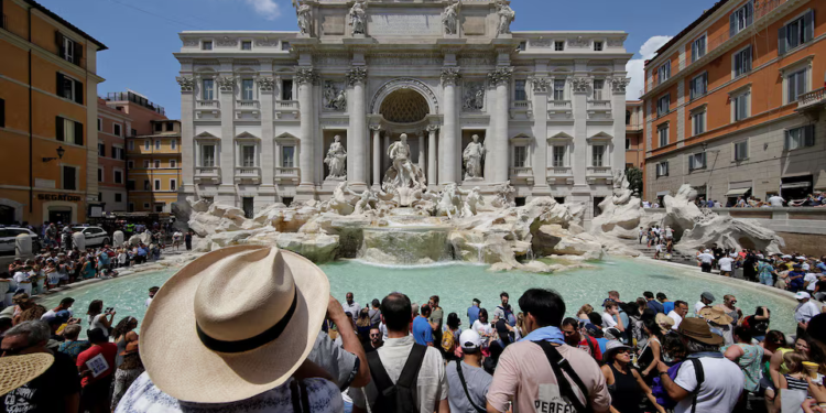 Shatërvani i Trevit nuk është më falas, Roma vendos tarifë për turistët që duan ta shohin nga afër