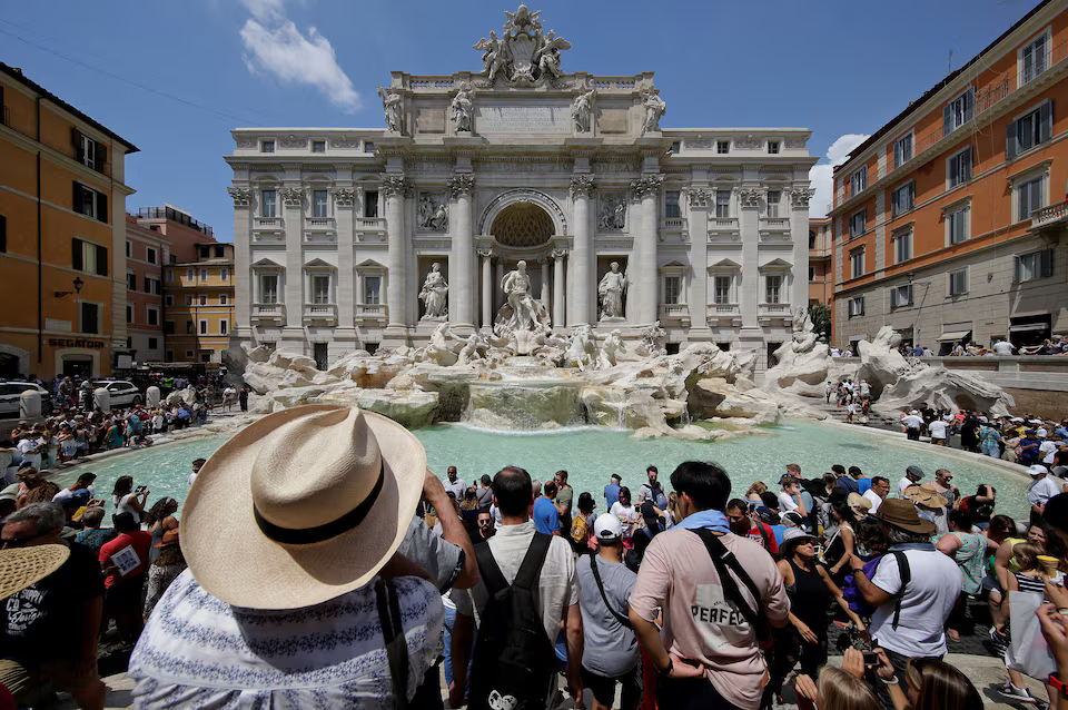 Shatërvani i Trevit nuk është më falas, Roma vendos tarifë për turistët që duan ta shohin nga afër