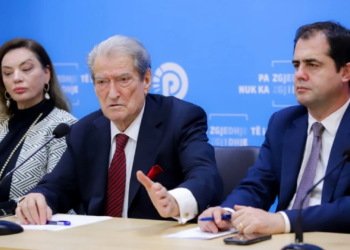 “Bëhuni gati për përshkallëzim të luftës”/ Berisha tregon aksionin politik: Duam qeveri teknike dhe zgjedhje të lira