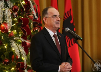 Begaj mbledh gazetarët për festat e fundvitit: Keni profesion më të vështirë se mjekët!