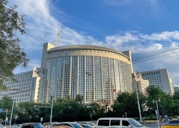 Ministrat e Jashtëm të Kinës, Kamboxhias e Tajlandës takohen në përpjekje për të konsoliduar paqen