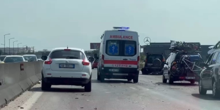 E rëndë në Shkodër/ 24-vjeçarja në timon përplas për vdekje të moshuarin