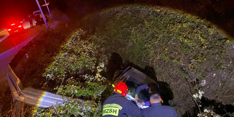 Përplasen dy automjete në aksin Lezhë-Shkodër, plagosen dy persona. Dërgohen për ndihmë mjekësore