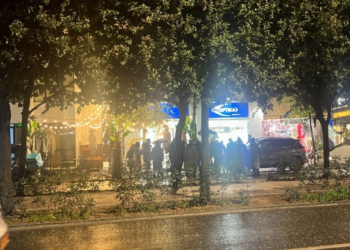 Tiranë/ Aksident tek Bulevardi Zogu i Parë, raportohet se makina përplasi motorin