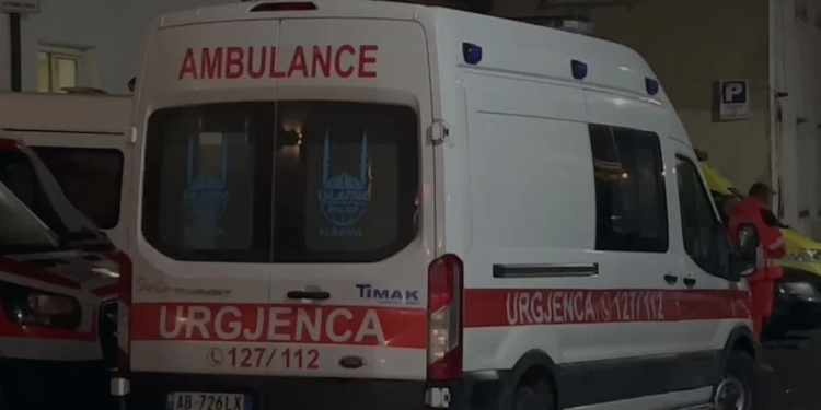 Makina përplaset me motorin në Tiranë, një i vdekur dhe një e plagosur