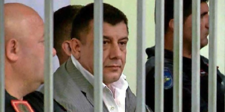 U dënua me burg përjetë për vrasjen e komisar Dritan Lamaj/ Kur do të shqyrtohet kërkesa e Arben Frrokut për rihapje procesi