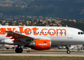 Botë e çuditshme, habiten pasagjerët/ Ndërron jetë e moshuara pak para fluturimit, familjarët tentuan ta “maskonin” si të gjallë: Po fle gjumë