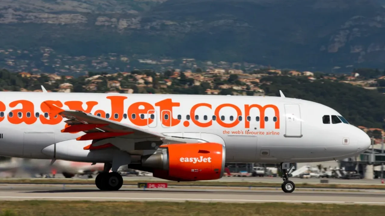 Botë e çuditshme, habiten pasagjerët/ Ndërron jetë e moshuara pak para fluturimit, familjarët tentuan ta “maskonin” si të gjallë: Po fle gjumë