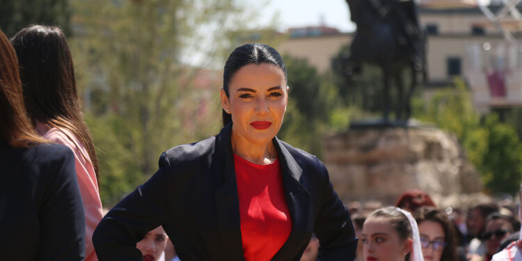 Nga 300 apartamentet, te jahtet me shumicë: Anatomia e një trillimi politik