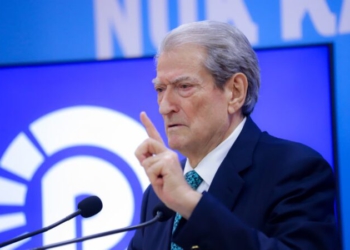 Berisha mbledh aleatët në selinë blu, komenton çështjen e Ballukut