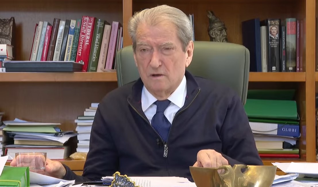 Berisha: Rama kërkoi çarmatosjen e oficerëve të BKH se mendoi që mund ta arrestonin. Ja pse shkuan në Kryeministri